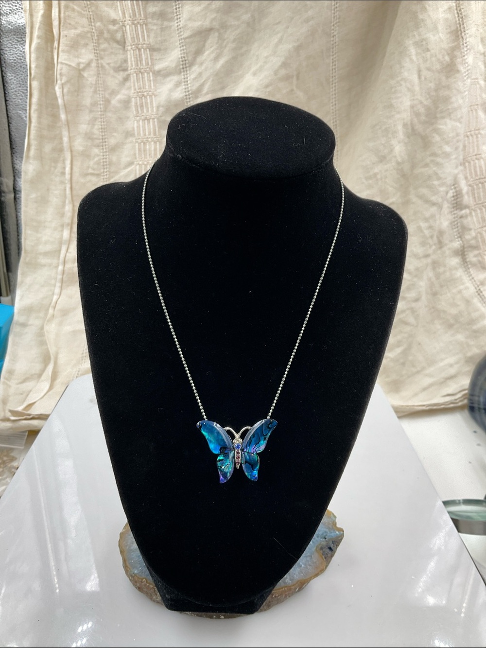 18”Silver Necklace With Abalone Shell Blue Iridescent Butterfly Pendant - Picture 4 of 9
